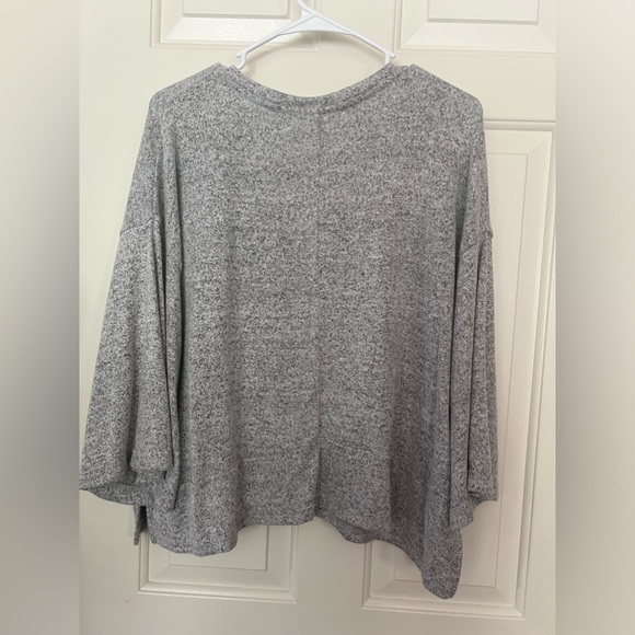 Gilligan & O’malley long sleeve v-neck sweater top, Large - Picture 5 of 6